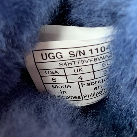 New UGG Classic Mini Boot with Silver - Picture 13 of 15